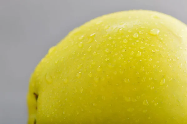 Manzanas Frescas Sobre Mesa — Foto de Stock