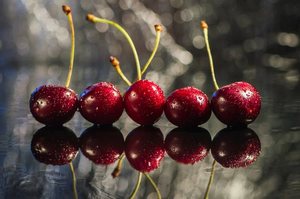 Herries Water Cherries Spruzzi Acqua Macro Sfondo Dolce Bacca Frutta — Foto Stock