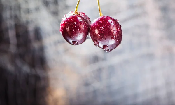 Sudaki Kirazlar Sıçratan Kirazlar Tatlı Böğürtlen Arkaplanı Meyve Vitaminleri Sağlık — Stok fotoğraf