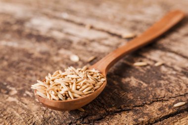 Sağlıklı, taze, kuru yulaf ezmesi, tahıl ve yulaf ezmesi. Cömert hasat. 