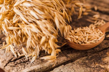 Sağlıklı, taze, kuru yulaf ezmesi, tahıl ve yulaf ezmesi. Cömert hasat. 