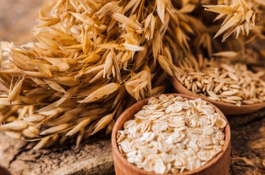 Sağlıklı, taze, kuru yulaf ezmesi, tahıl ve yulaf ezmesi. Cömert hasat. 