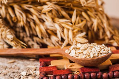 Sağlıklı, taze, kuru yulaf ezmesi, tahıl ve yulaf ezmesi. Cömert hasat. 