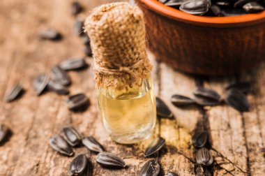 Taze ayçekirdeği ve yağ.