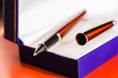 İş, kalem, not defteri, ofis malzemeleri.