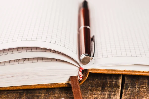 İş, kalem, not defteri.