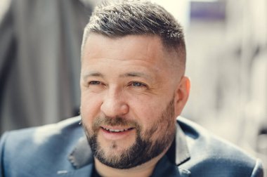 Güzel bir adamın portresi..