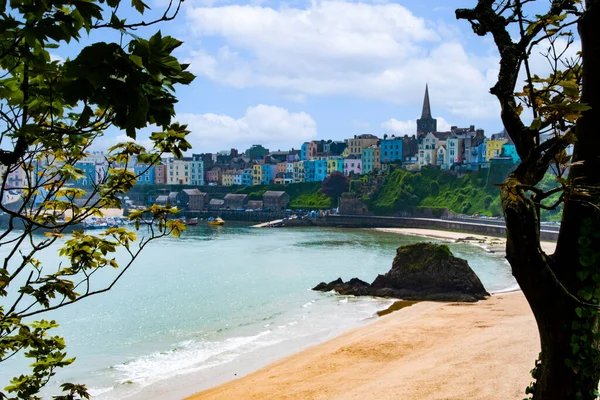 Tenby Pembrokeshire uk North plaj renkli evler 