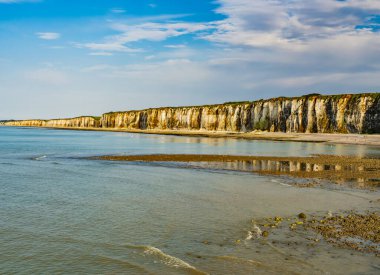 Saint Valery in Caux sahil şeridinin panoramik manzarası Alabaster Sahili, Seine-Maritime Bölümü, Normandiya, Fransa 'nın kuzeyi