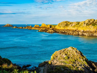 Pointe du Grouin, Cancale, Brittany, Fransa yakınlarındaki muhteşem kayalık burnu.