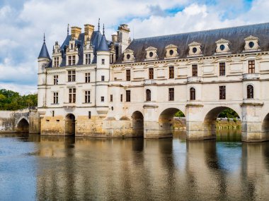 Cher, Loire Vadisi, Fransa 'da Chenonceau Şatosu' nun etkileyici manzarası.