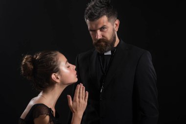 Din kutsaldır. Baştan çıkarıcı keşiş. Rahip günahı. Kilise papazı ve seksi kadın rahibe..