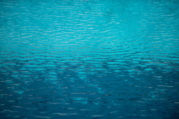 Acqua in piscina, sfondo ad alta risoluzione. Onda struttura astratta o ondulata dell'acqua. — Foto Stock