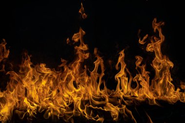 Ateş, yanan alev. Büyük yanan ateş..