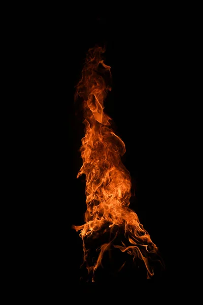 Flammen lodern auf schwarzem Hintergrund. Feuer verbrennen Flamme isoliert, abstrakte Textur. Flammenexplosion mit brennender Wirkung. Feuertapete, abstraktes Kunstmuster mit Kopierraum. — Stockfoto