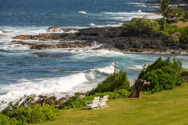 Plaj ve tropikal deniz. Renkli okyanus plajı. Berrak turkuaz su manzarası, Maldivler veya Hawaii. — Stok fotoğraf