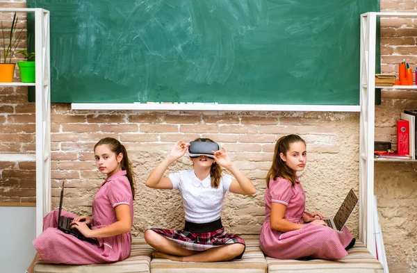 Teenagers young schoolgirls with laptop and vr headset on blackboard at school. Portrait of a teens female students. Modern education technology. — Stock Photo, Image
