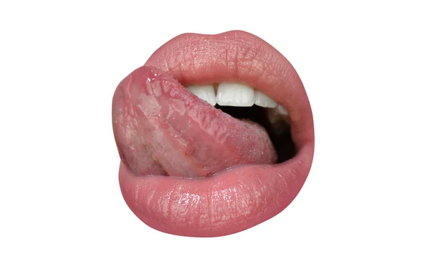 Zunge und sexy weibliche Lippen. Sexy sinnliche Frauen öffnen den Mund. Makrozunge aus nächster Nähe. Sinnliche Formen der Frauenlippen. — Stockfoto