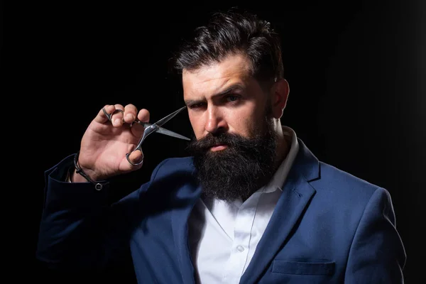 Bearded man, portrait of man with long beard and moustache. Barber scissors for barber shop. Vintage barbershop, shaving. Brutal serious male with modern hairstyle on black. — Stock Photo, Image