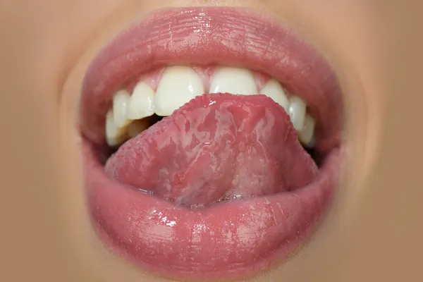 Сексуальний рот крупним планом. Краса молода жінка Губи . — стокове фото