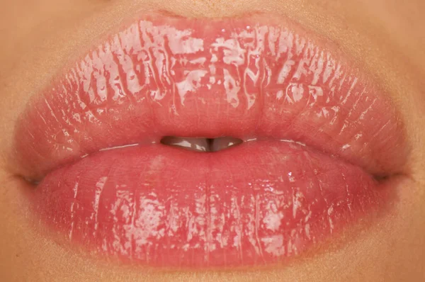 Extreme close-up mond, macro sexy lip. Close-up glanzende luxe mond, glamour lip concept. — Stockfoto