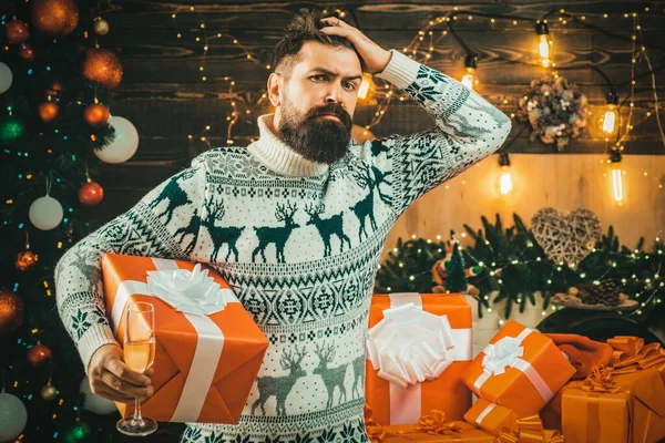 Retrato de un brutal hombre maduro de Santa. Santa Navidad desea feliz Navidad y feliz año nuevo. —  Fotos de Stock