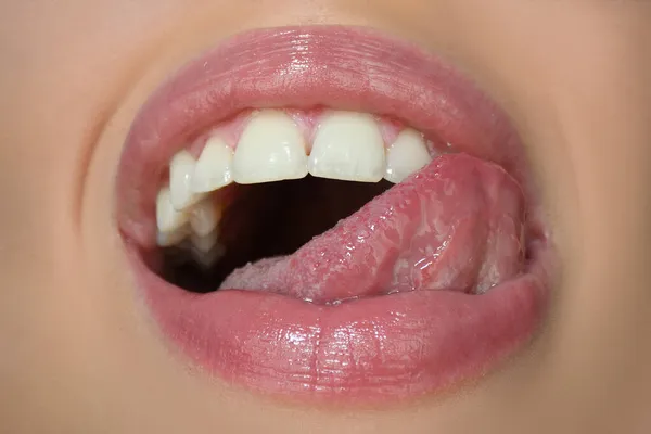 Primer plano de Sexy Mouth. Belleza joven Labios. — Foto de Stock