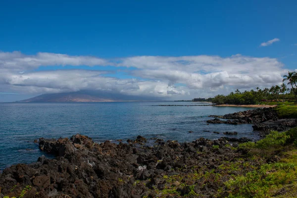 Гавайский пляж, гавайский океан, остров Алоха Мауи. Тропическая панорама пляжа. — стоковое фото