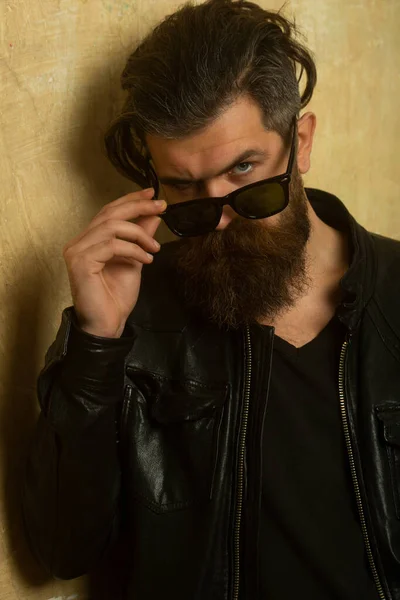 Brutal angry gang man lifestyle, serious handsome guy. Bearded hipster. — Stock Photo, Image