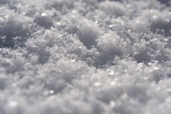 Fondo de fresco primer plano textura blanca como la nieve. Copos de nieve esponjosos macro. — Foto de Stock