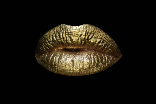 Diseño dorado. Lápiz labial dorado de cerca. Labios con maquillaje metálico. Labios sexy, Lápiz labial metálico de cerca. —  Fotos de Stock