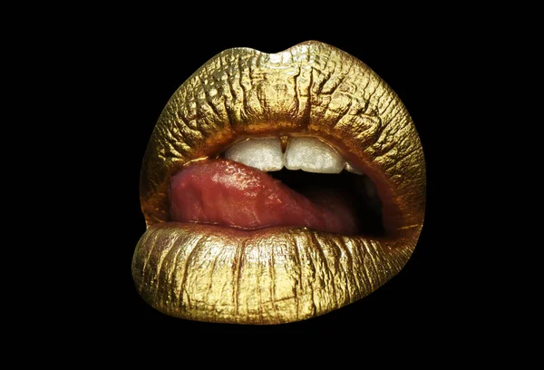 Mond Ikoon. Sexy meisje gouden lippen, gouden mond. Gloeiende gouden huid make-up. Glitter metallic glans gouden lipgloss make-up. — Stockfoto