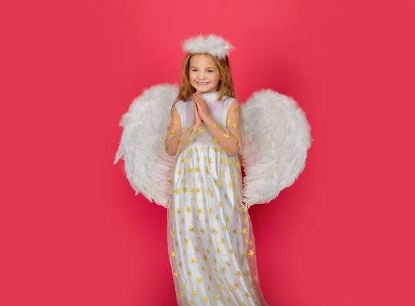 Angel child girl with white wings and angels halo, valentines day. — Stockfoto