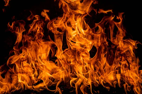 Пламя горящего огня на фоне художественной текстуры. — стоковое фото
