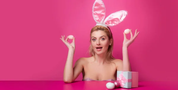 Easter banner with bunny woman. Surprised bunny girl. Young woman with bunny ears. — Stock Photo, Image
