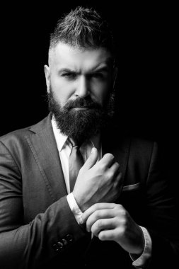 İş yapmaya hazırım. İş adamı finans analizi yapar. Finans piyasası analisti çalışıyor. Güç adamı ve iş adamı. Ciddi iş adamı..