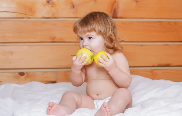 Baby eat apples. Kid eating fruit. Healthy nutrition for kids. Solid food for infant. — Stock Photo, Image