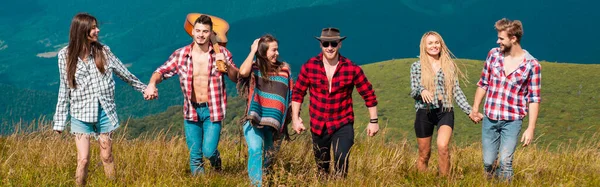 Group people in a hike through the mountains. Friends on a camping trip walking. Happy friends walking on mountain. Friends spring travel vacation banner. Friendship holiday concept. — Stockfoto