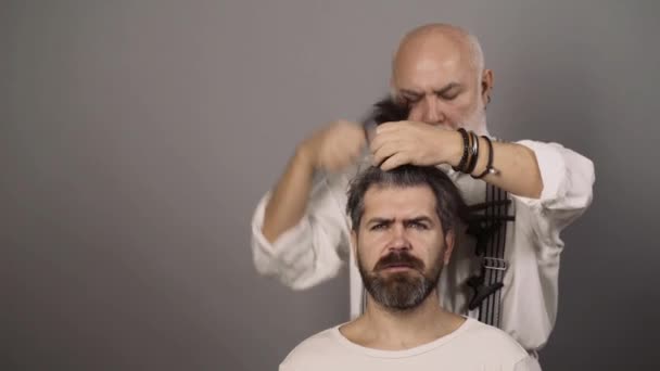 Man in Barbershop, Hair Care in Hair Salon. — Video Stock