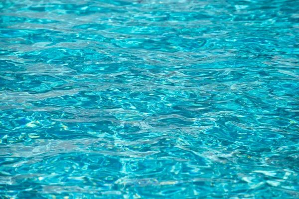 Fondo de agua de la piscina, fondo abstracto de onda azul o textura de agua ondulada. — Foto de Stock
