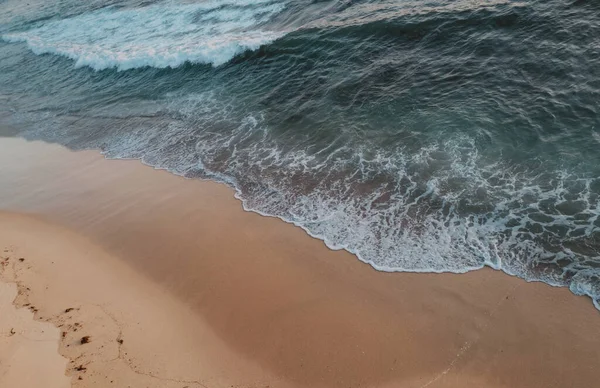 Landschap van zee en tropisch strand. Prachtige zeegezicht natuur. Reizen en vakantie, kopieerruimte. — Stockfoto