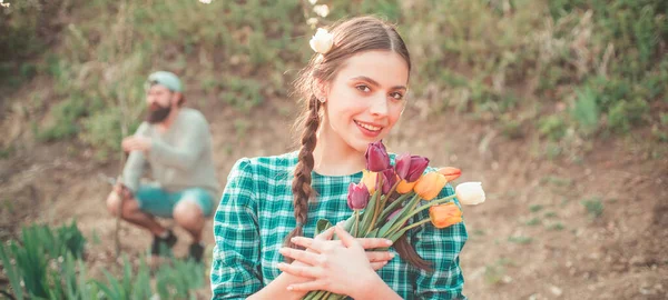 Spring woman face for banner. Cheerful young woman potting flowers. Gardening concept. — Stock Photo, Image