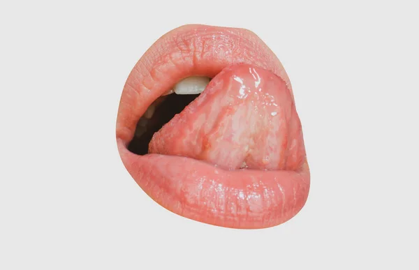 Offener Mund mit roten weiblichen Lippen und isolierter Zunge. — Stockfoto