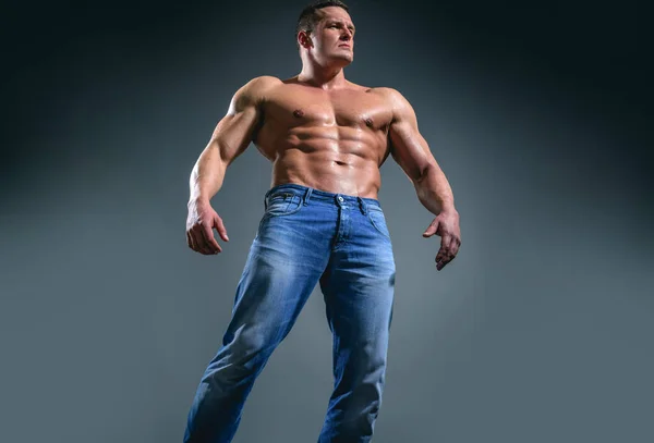 Corpo de ajuste sexy. Homem nu com tronco nu. Cortado corpo de sexy muscular nu gay. Abdominais nuas cara. — Fotografia de Stock