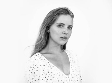 Doğal genç kadın modelinin güzel portresi. Güzel yüzlü kadın, portre.