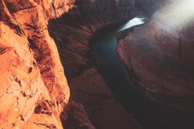 Colorado Nehri 'ndeki Horseshoe Bend' in harika manzarası Glen Canyon Arizona 'da.