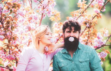 Sevgililer Günü. Nazik romantik çift tüm aşıkların gününü kutlar..