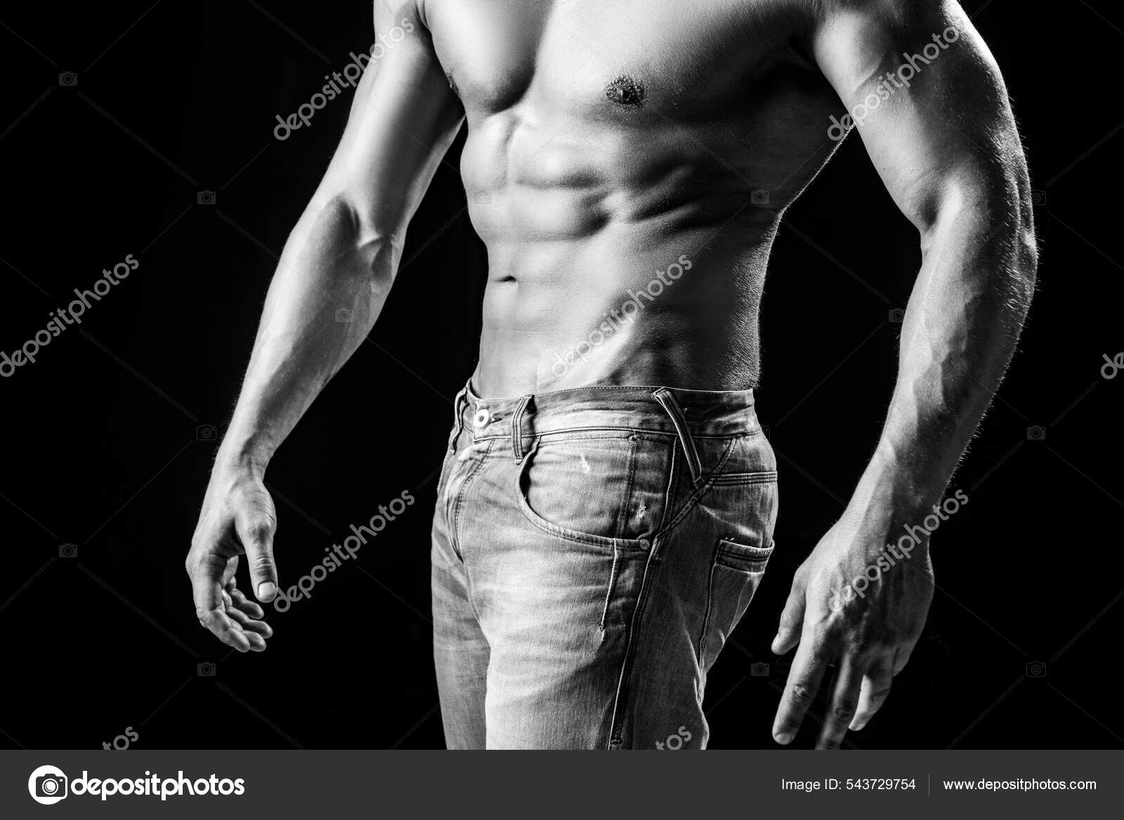 黒人裸 黒人のセクシーな男。裸の胴を持つハンサムなフィットネス若いボディビルダー。ヌード男の胴。セクシーな裸のゲイ。裸の腹筋男。性的筋肉質男性。同性愛者の誇り、  lgbtq lbt. — ストック写真 © Tverdohlib.com #543729754