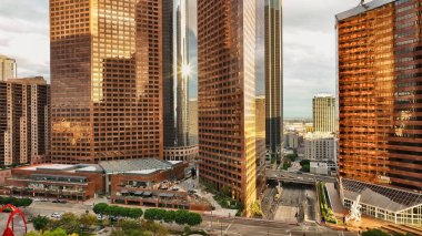 Los Angeles şehir merkezi silueti. Los Angels City, şehir merkezi, hava aracı ile üst hava manzaralı. Şehir manzaraları arka planı.