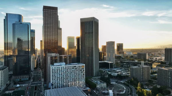 Los Angels Innenstadt. Los angeles Luftaufnahme, mit Drohne. Skyline der Innenstadt von Los Angeles. LA Hintergrund. Los Angels Innenstadt. Stadtansichten Skyline malerische Luftaufnahme. — Stockfoto